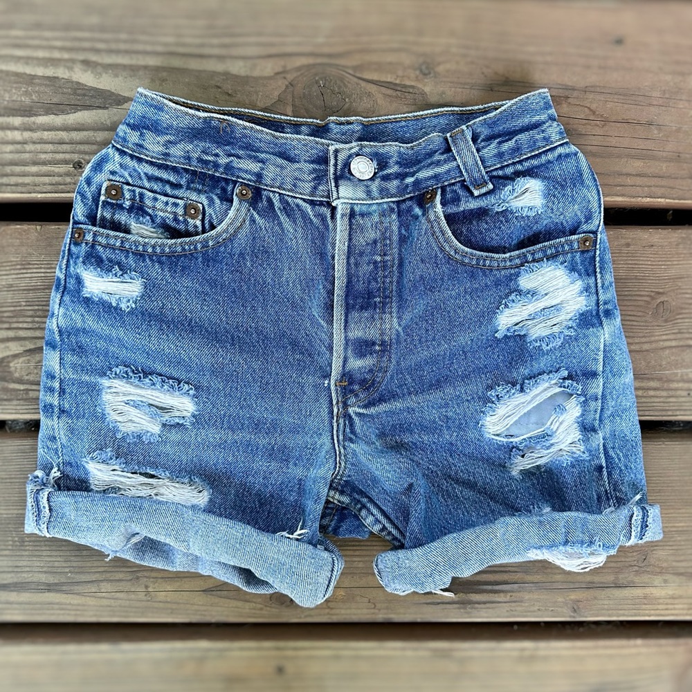 Levi’s - 22” - distressed denim